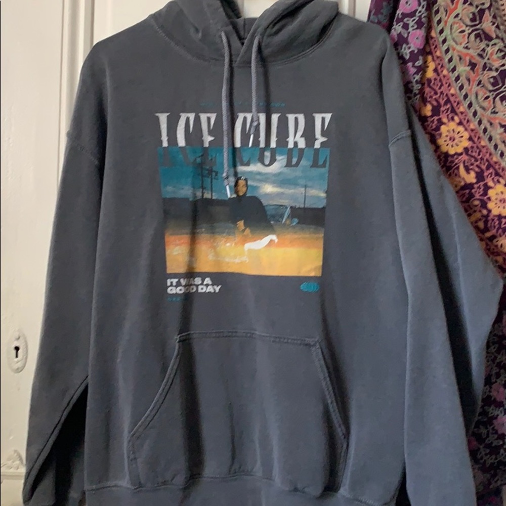 Ice cube sweat shirt